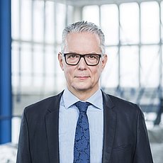 Herr Ulrich Weitz ist unser CEO bzw. Geschäftsführer im Management der IBU-tec und der BNT Chemicals